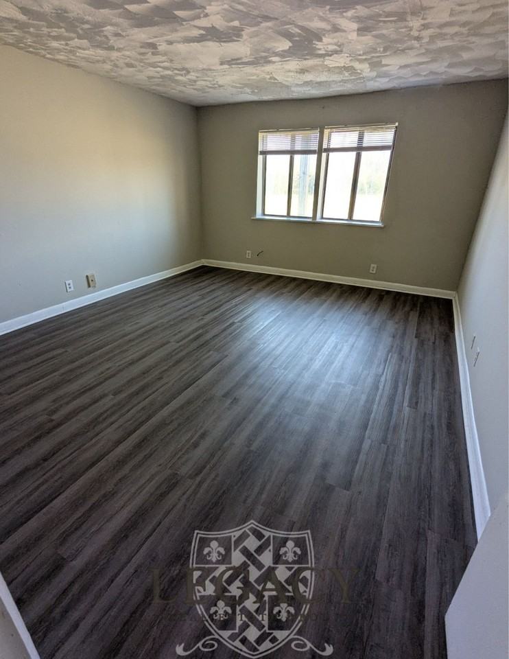1077 Harold Dr #1 - Photo 4 of 8