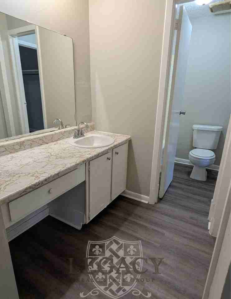 1077 Harold Dr #1 - Photo 7 of 8