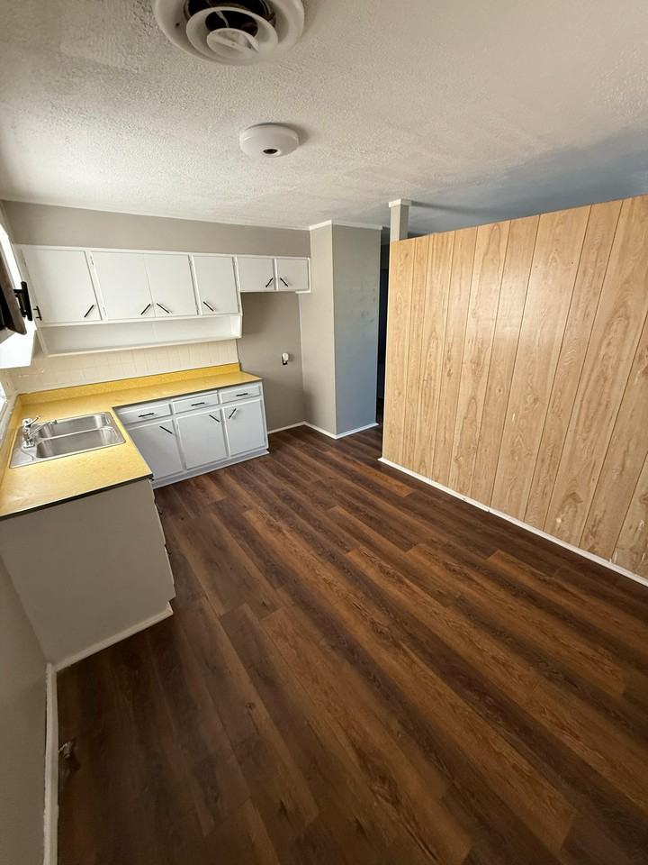 2719 S Fairfield St #1 - Photo 2 of 8