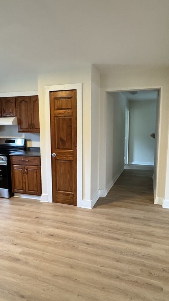 112 Douglas St #1 - Photo 3 of 13
