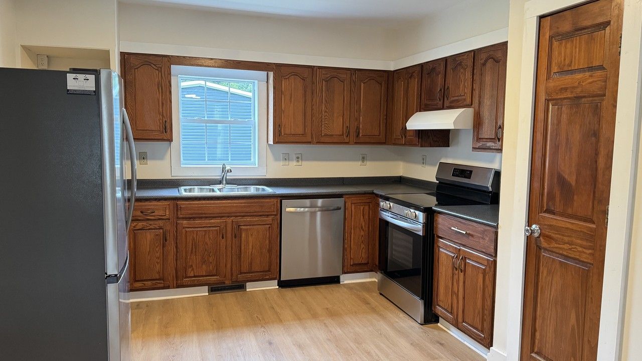 112 Douglas St #1 - Photo 5 of 13