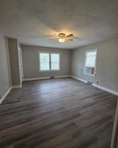 1504 N Summit Ave #1 - Photo 2 of 10