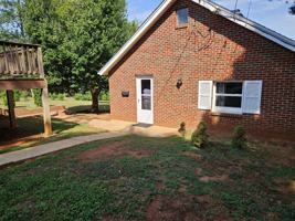 featured image of 1029 Locust Ave #1