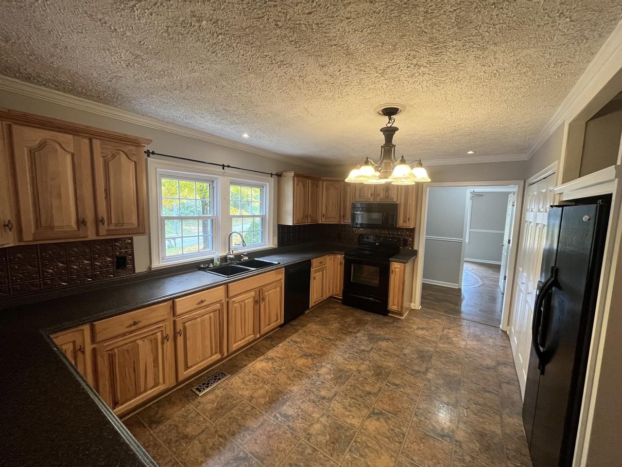 306 Forest Hills Dr #1 - Photo 4 of 11
