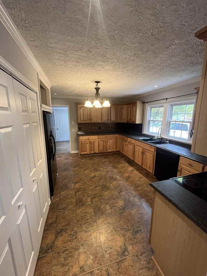 306 Forest Hills Dr #1 - Photo 5 of 11