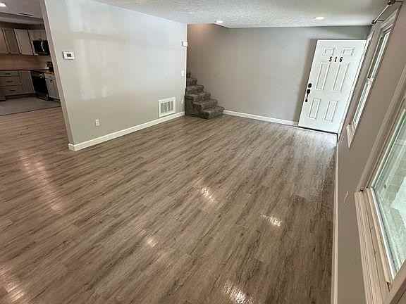 514-516 Broken Oak Court - Photo 3 of 10