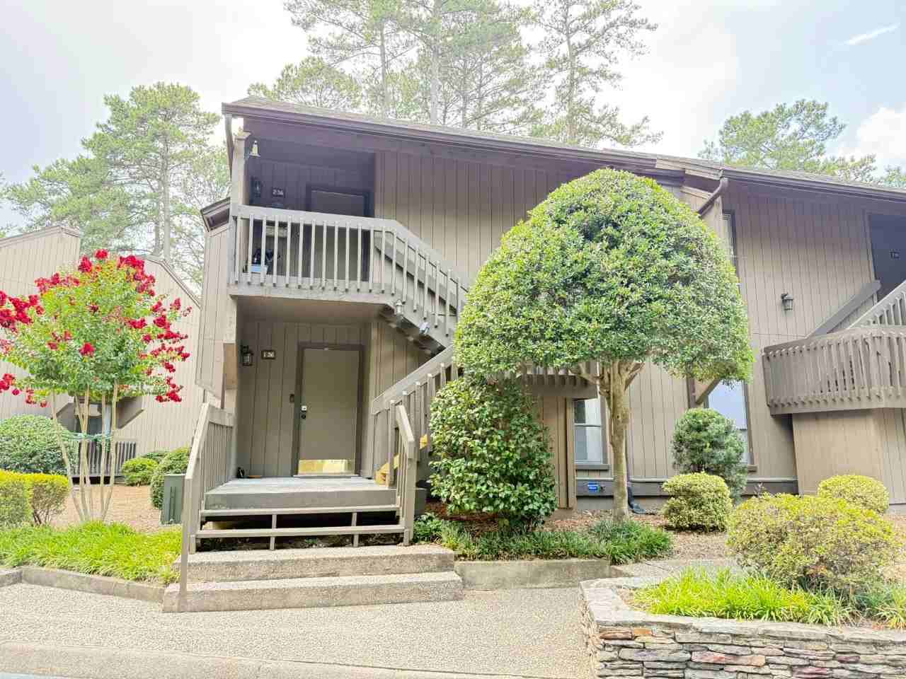 10 Pine Tree Rd