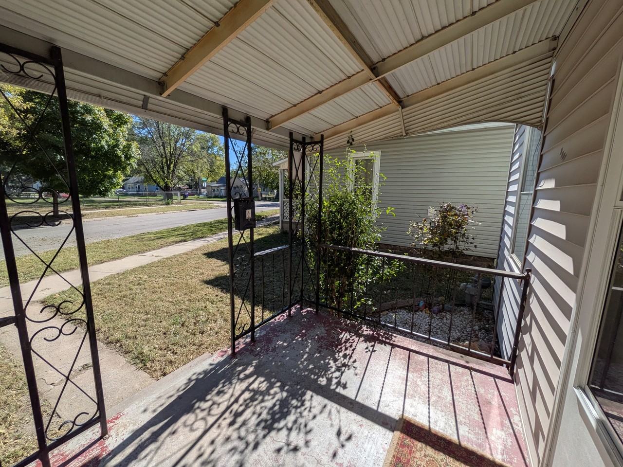 1107 Nw Van Buren St #1 - Photo 2 of 15