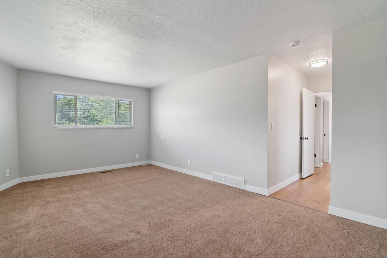 1159 S 300 W - Photo 4 of 21