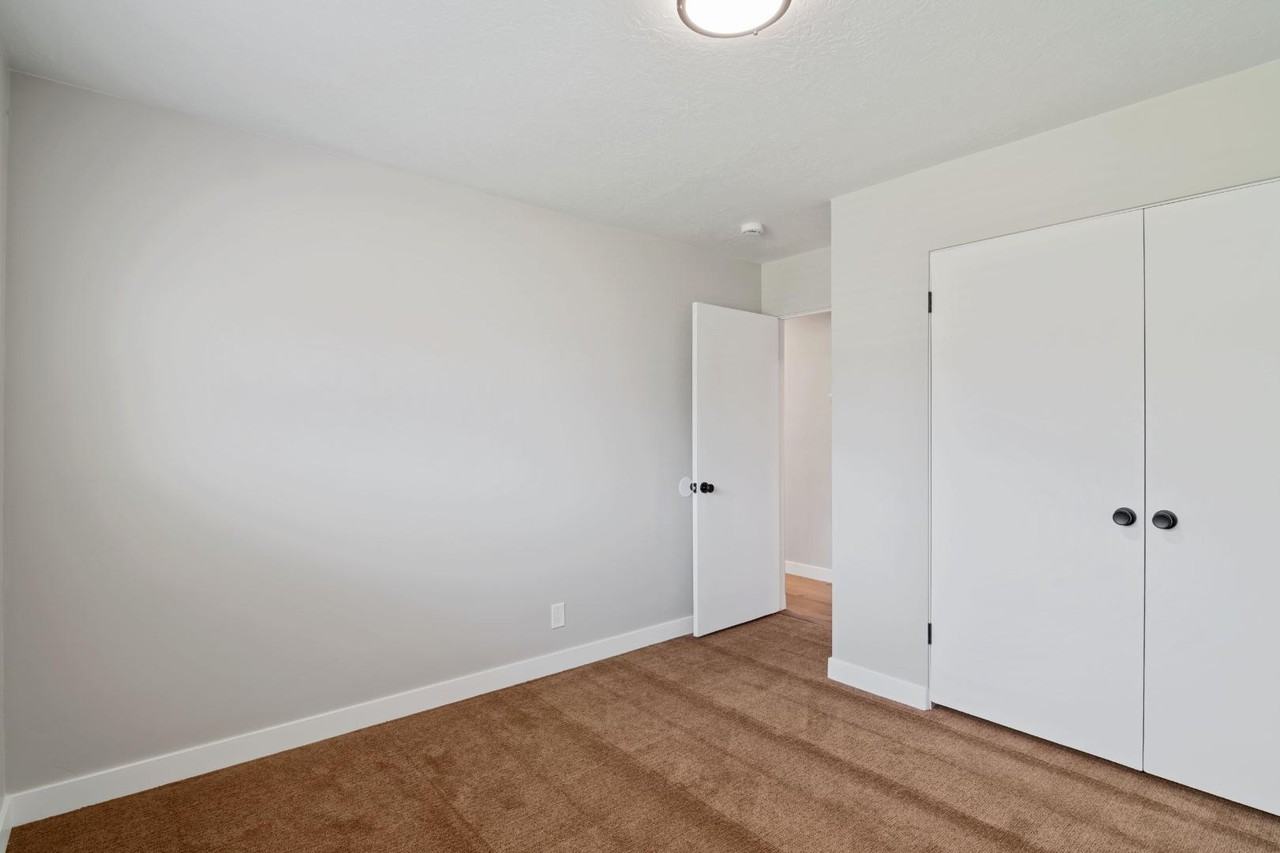 1159 S 300 W - Photo 6 of 21