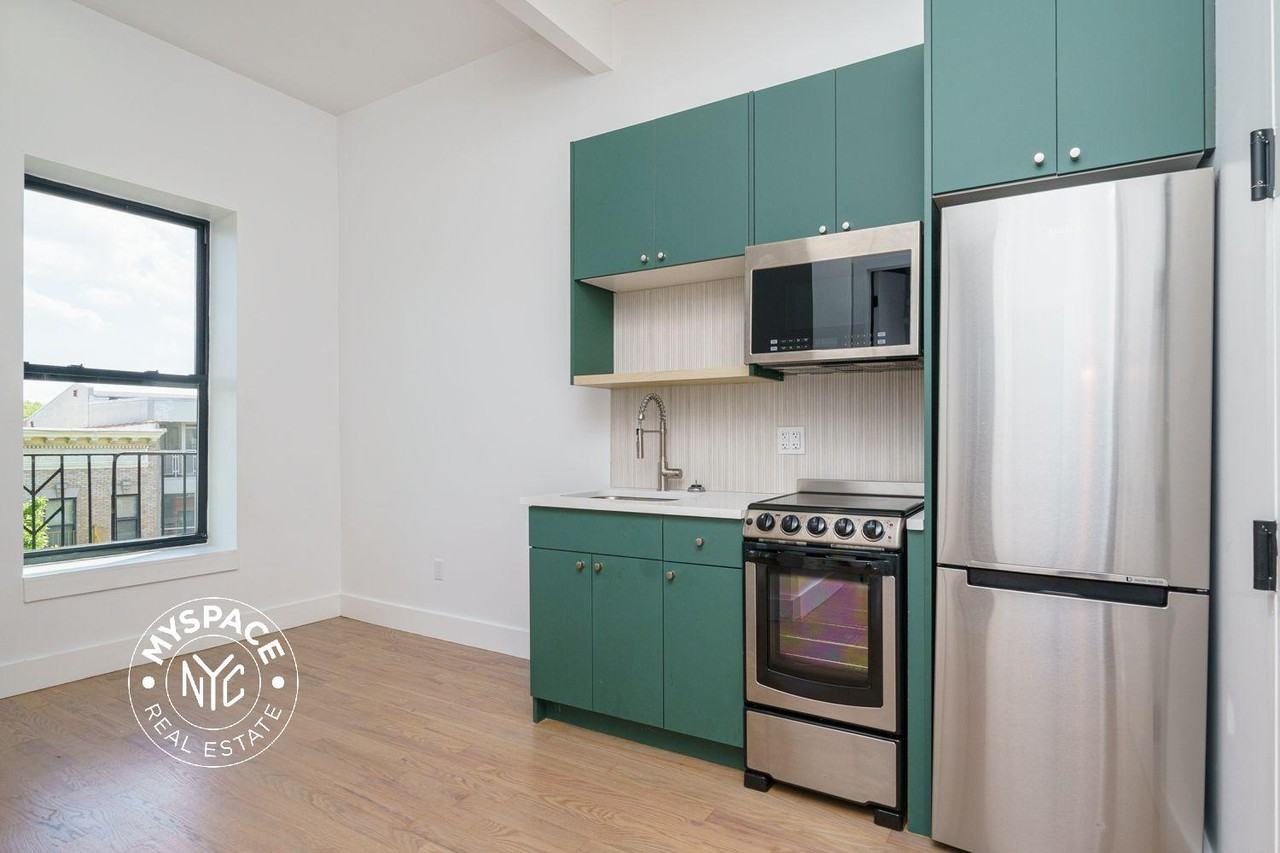 1027 Putnam Ave #1B