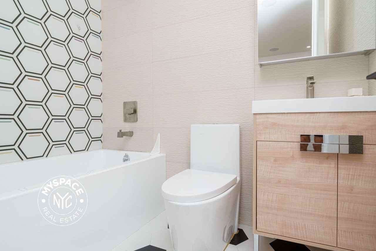 1027 Putnam Ave #1B - Photo 4 of 7