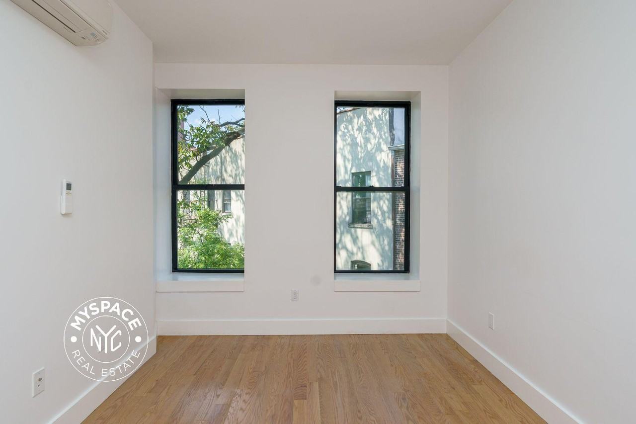 1027 Putnam Ave #1B - Photo 5 of 7