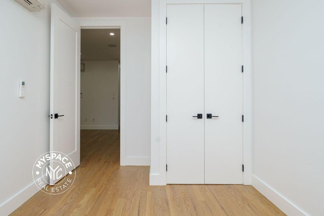 1027 Putnam Ave #1B - Photo 6 of 7