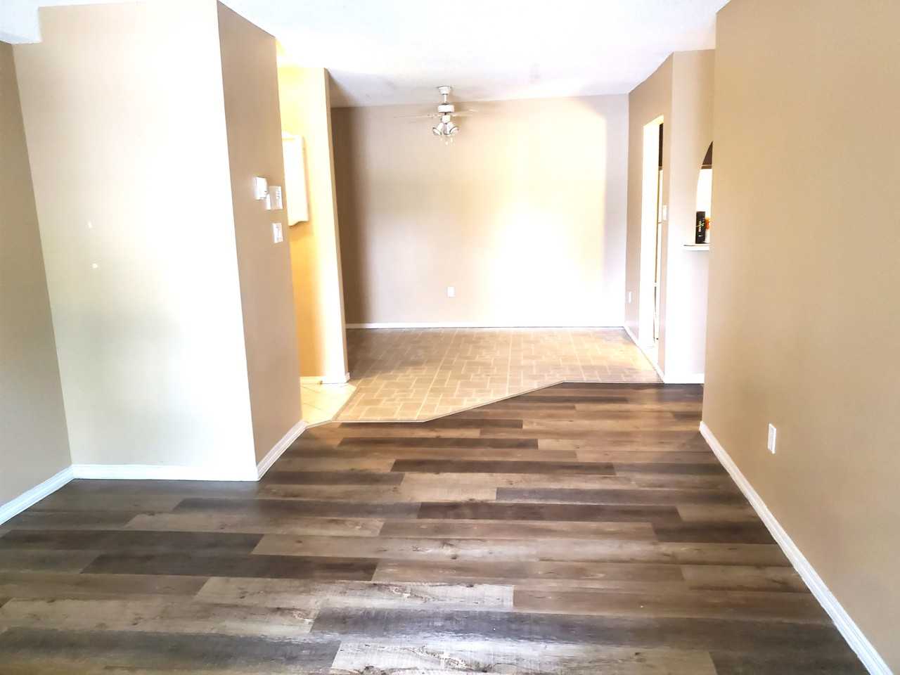 5328 54 St - Photo 4 of 11