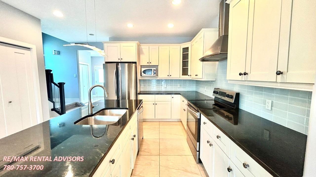 10530 62 Ave Nw - Photo 2 of 28