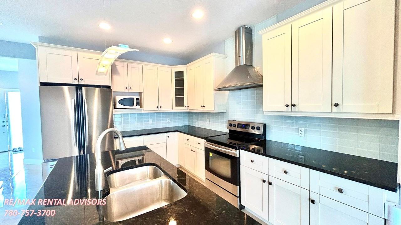 10530 62 Ave Nw - Photo 3 of 28