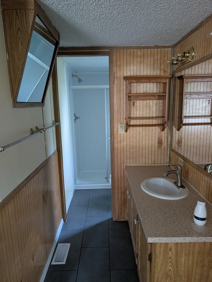 631 E 4th St #1 - Photo 4 of 11