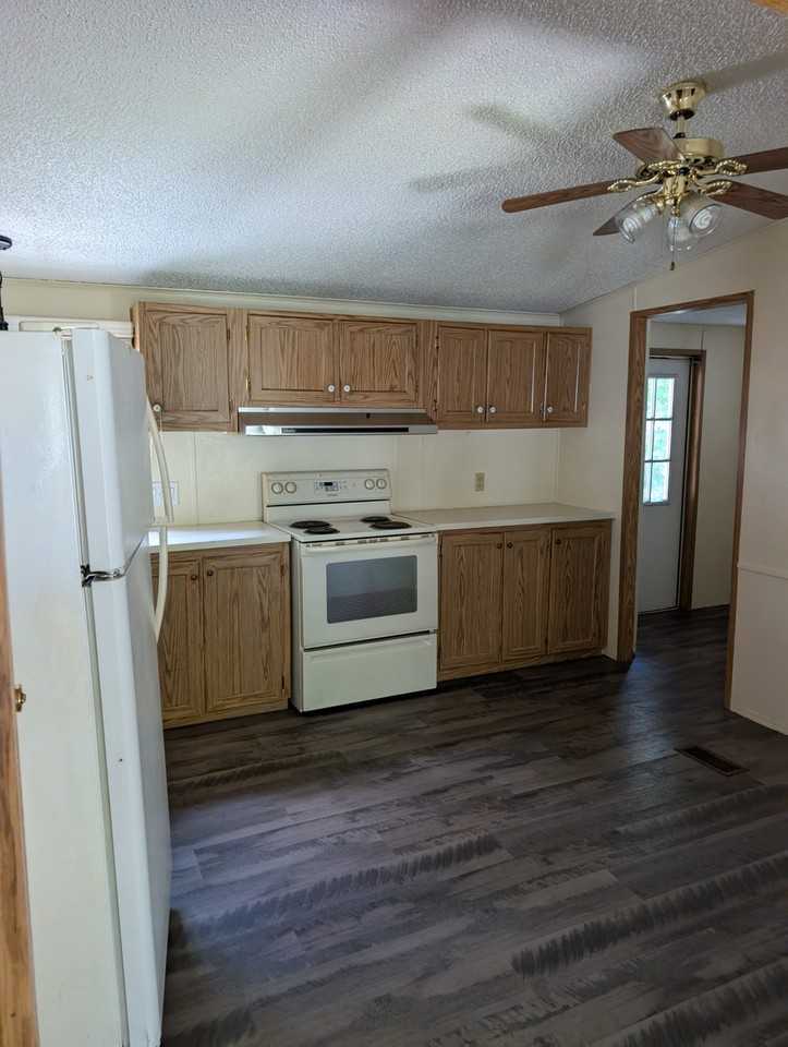 631 E 4th St #1 - Photo 6 of 11