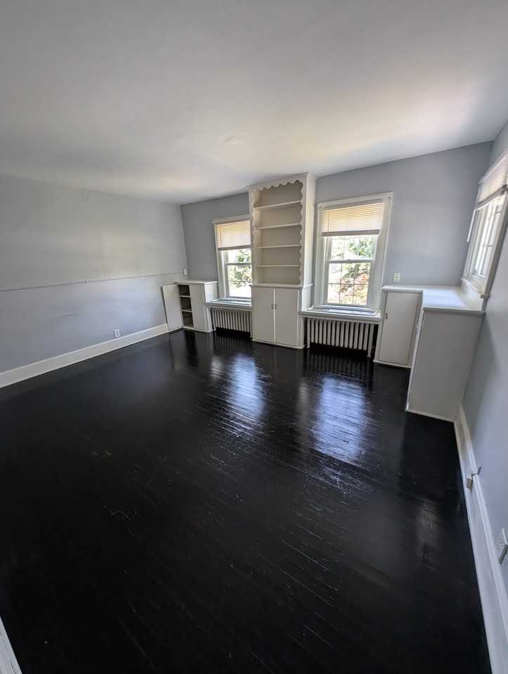 Linden Street - 548 1/2 #548-1-2 - Photo 3 of 7