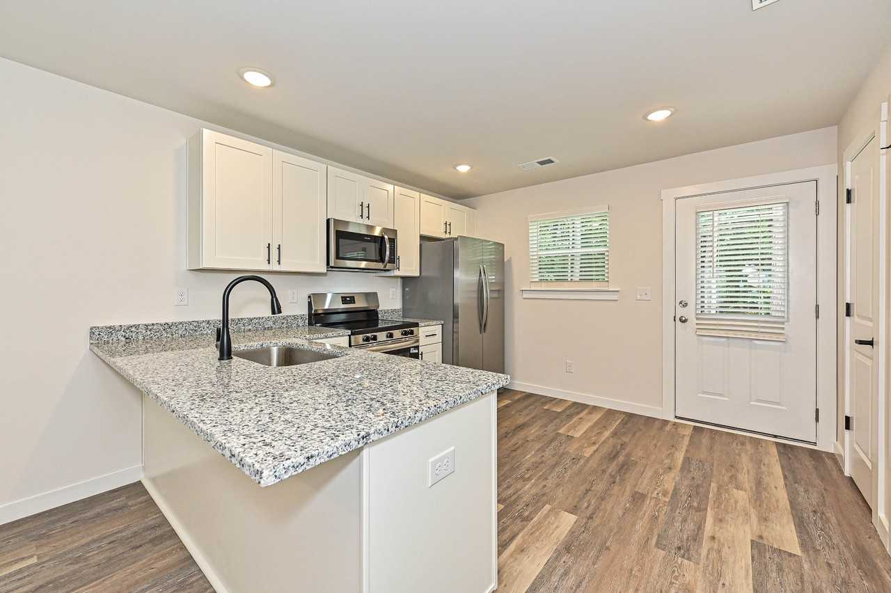 512 12th Ave Ne #1 - Photo 7 of 21