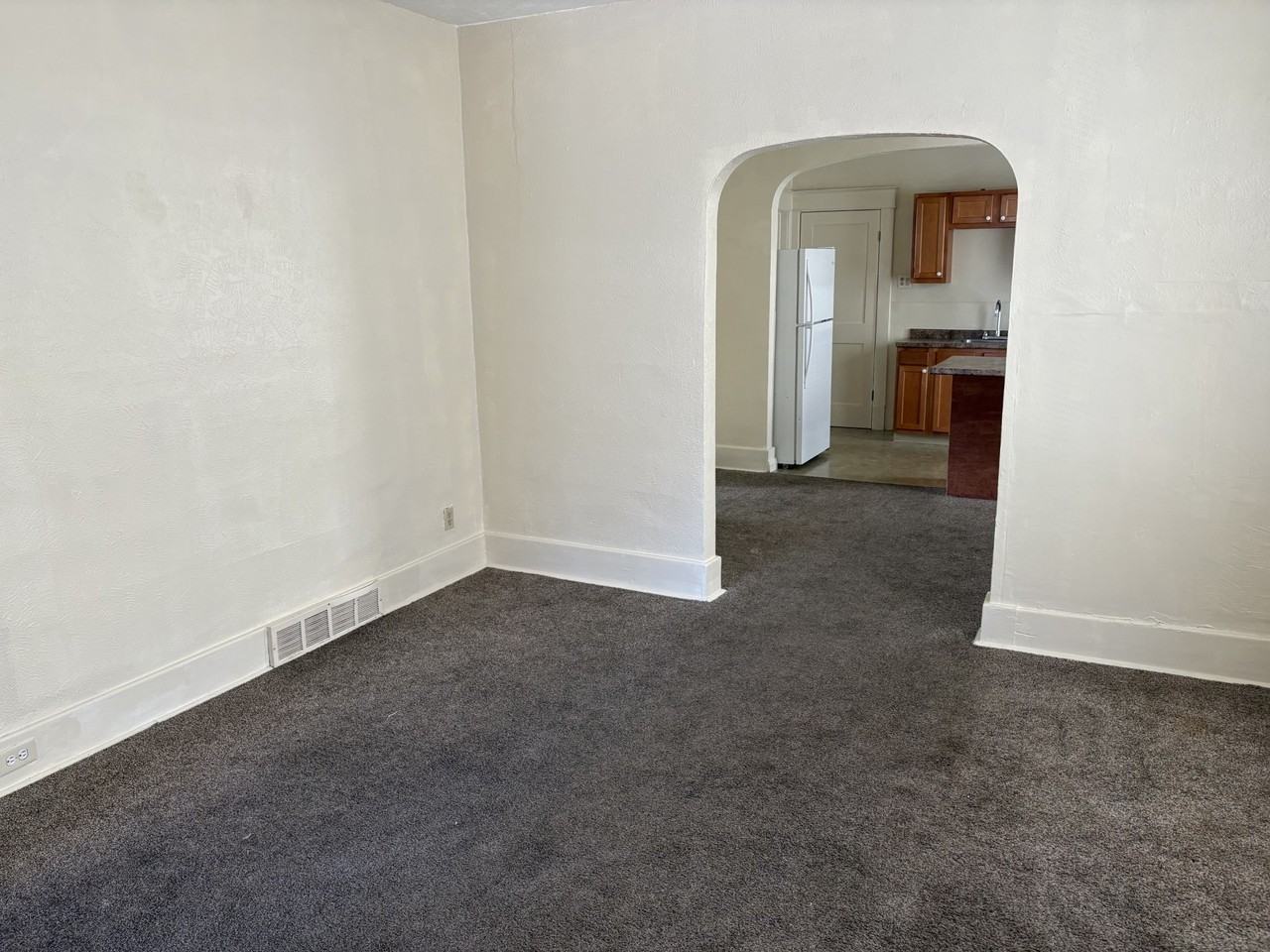 806 Hess Ave #1 - Photo 4 of 6
