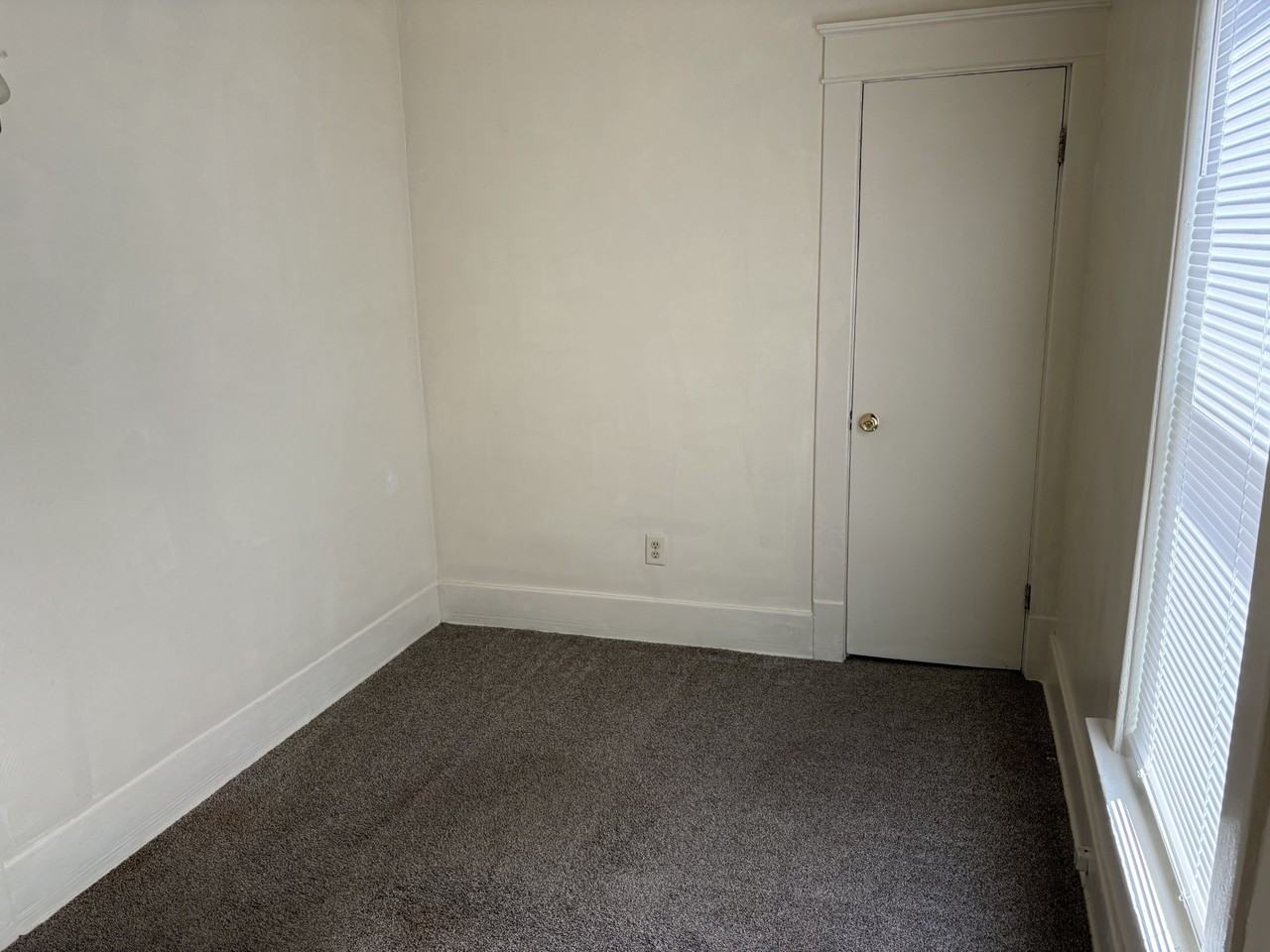 806 Hess Ave #1 - Photo 5 of 6