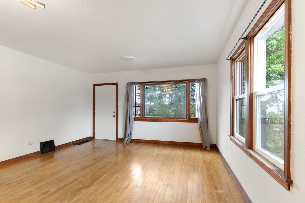 2625 Gunnison St #1 - Photo 3 of 24