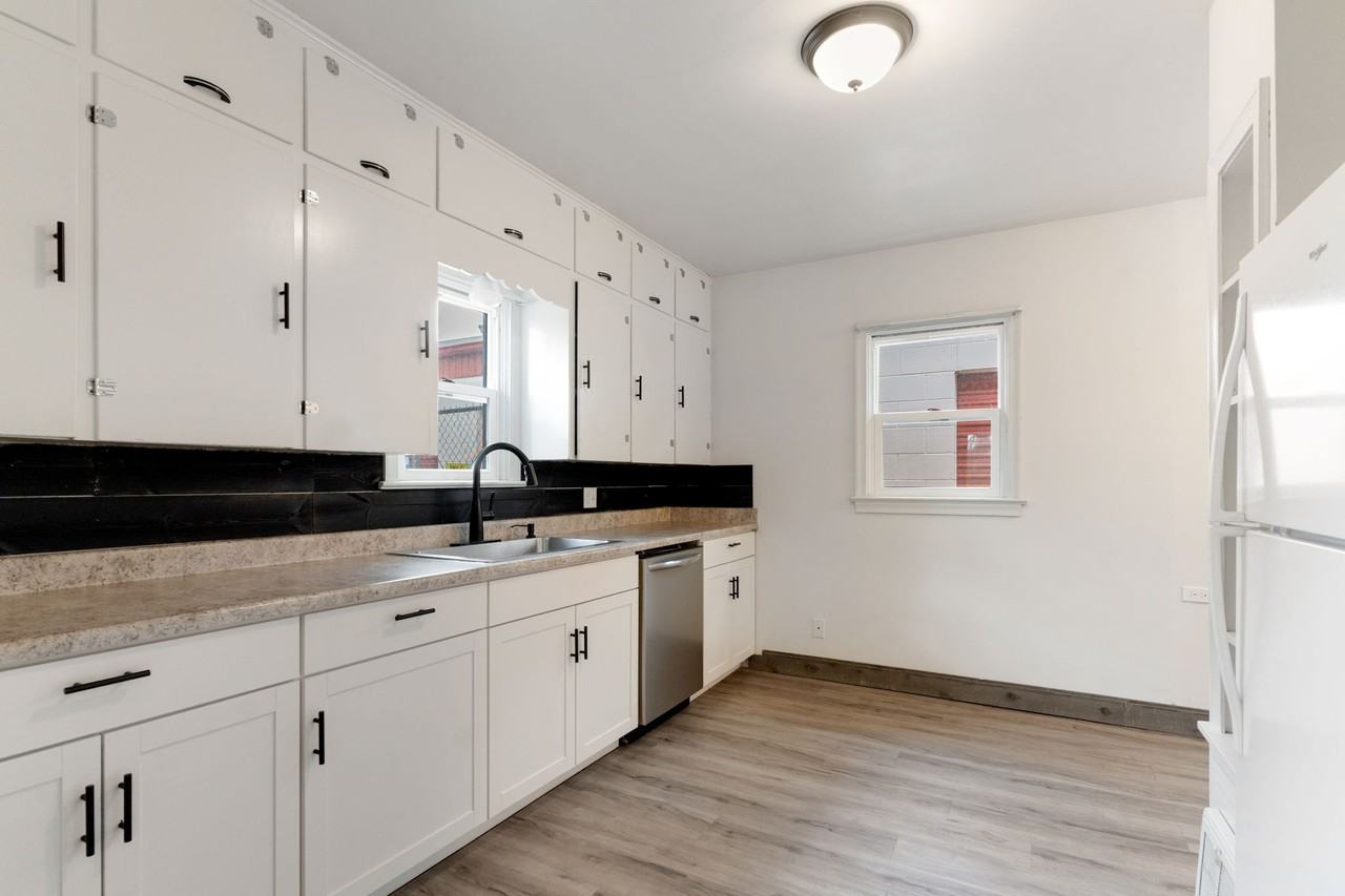 2625 Gunnison St #1 - Photo 4 of 24