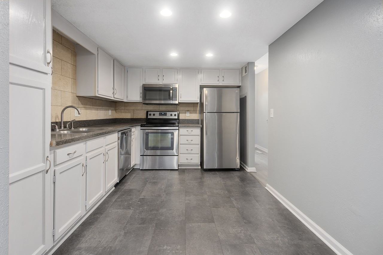 577 Nw Valleybrook Rd #1 - Photo 5 of 26