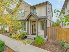 featured image of 579 Nw Adams Ave #1