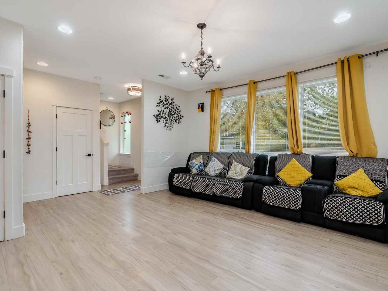 579 Nw Adams Ave #1 - Photo 2 of 16