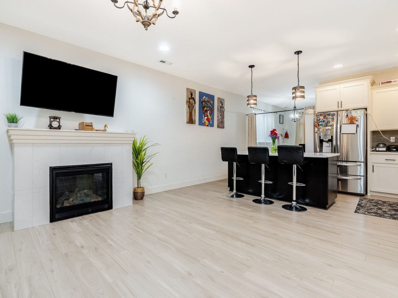 579 Nw Adams Ave #1 - Photo 3 of 16