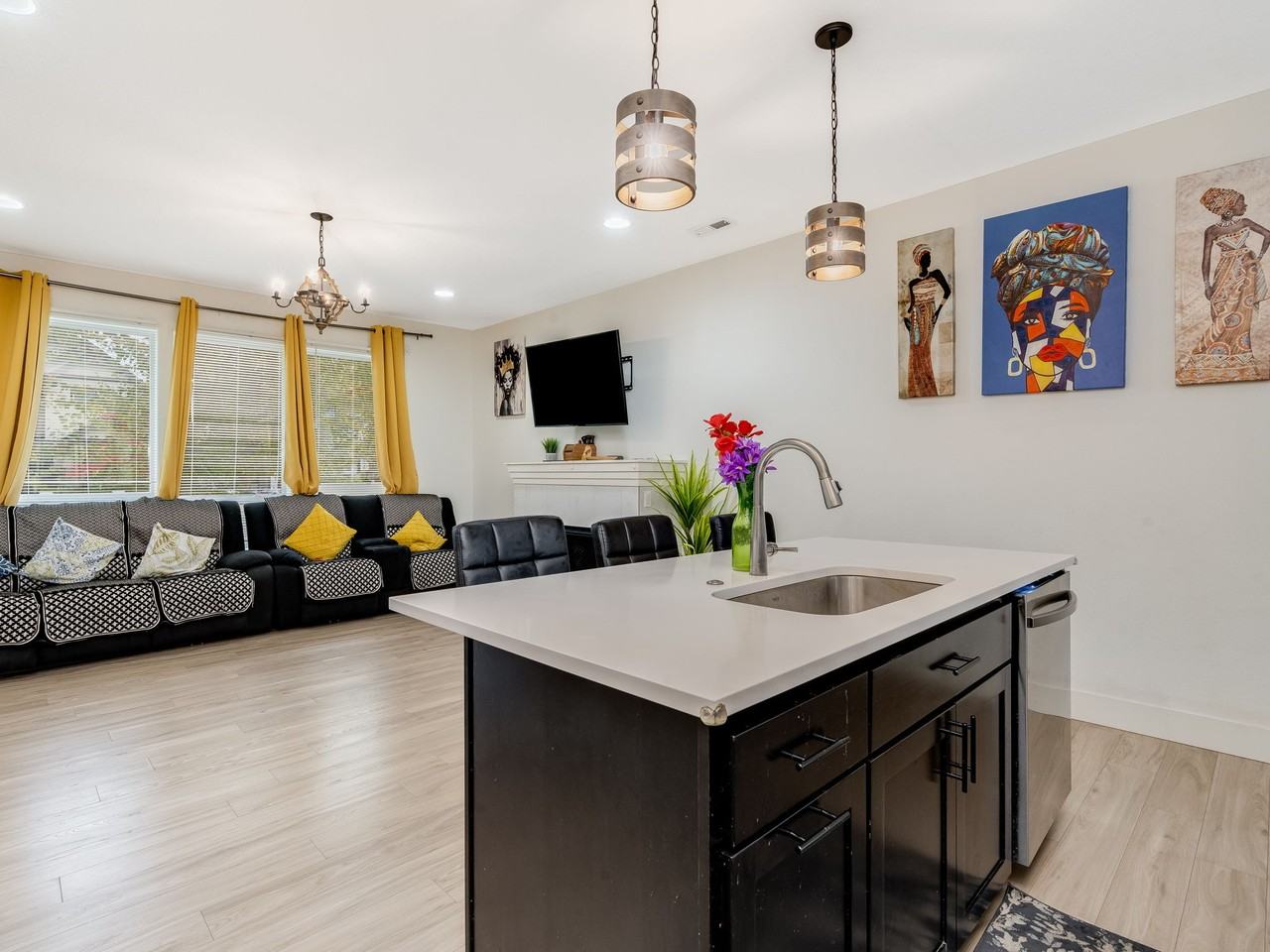 579 Nw Adams Ave #1 - Photo 4 of 16