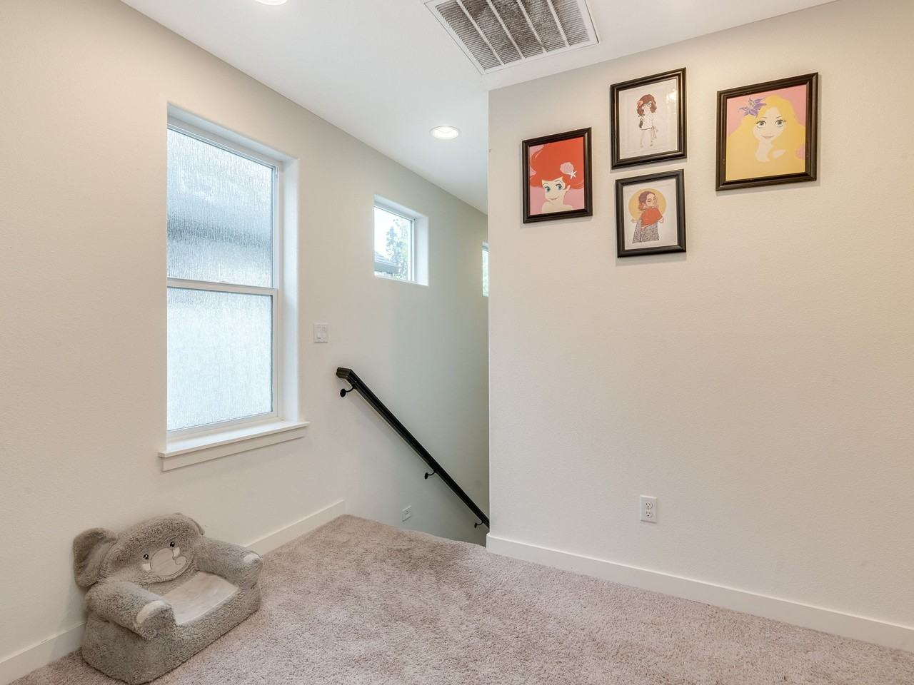 579 Nw Adams Ave #1 - Photo 6 of 16