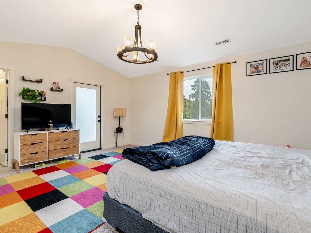 579 Nw Adams Ave #1 - Photo 7 of 16