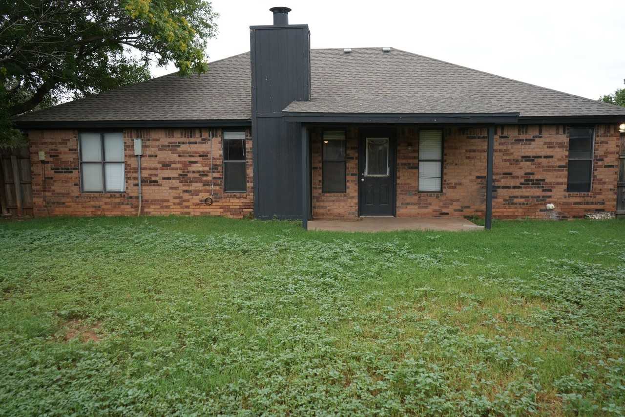 1104 Homestead Dr - Photo 2 of 9