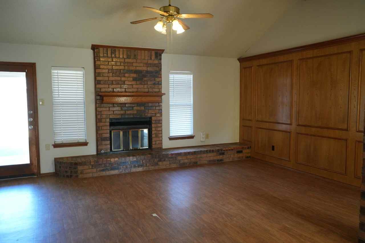 1104 Homestead Dr - Photo 3 of 9