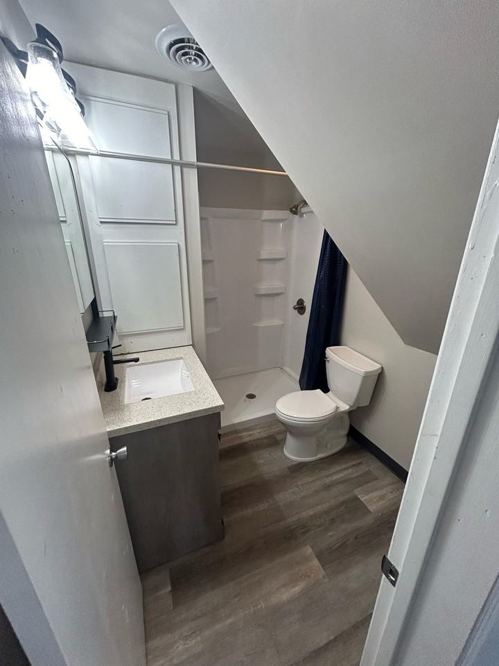 103 E Sangamon St #4 - Photo 2 of 7