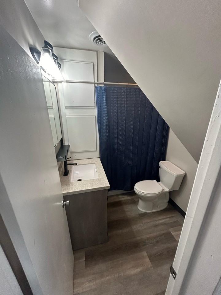 103 E Sangamon St #4 - Photo 3 of 7