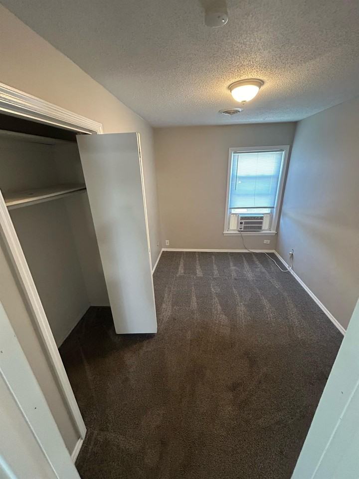 103 E Sangamon St #4 - Photo 5 of 7