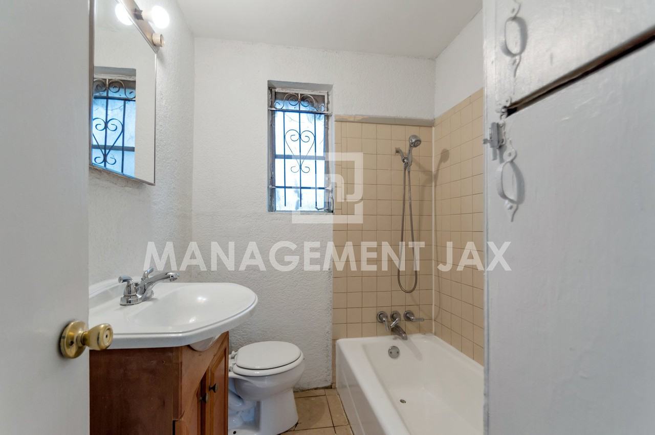 1464 W 6th St #1 - Photo 6 of 13