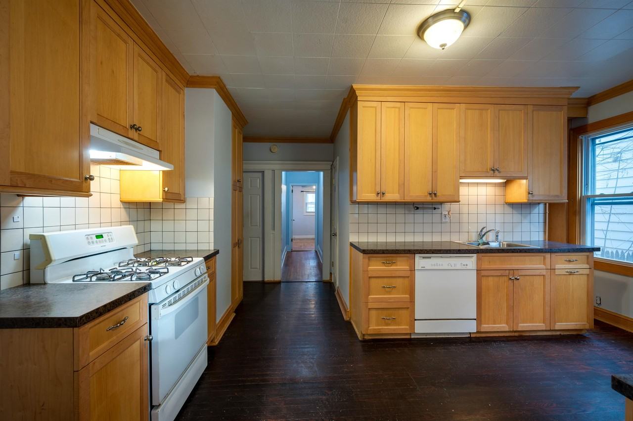 166 Beaver St Apt 1st #1 - Photo 4 of 20