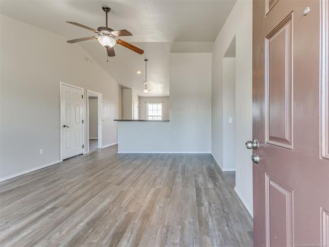 1604 W Elm St #1 - Photo 3 of 10
