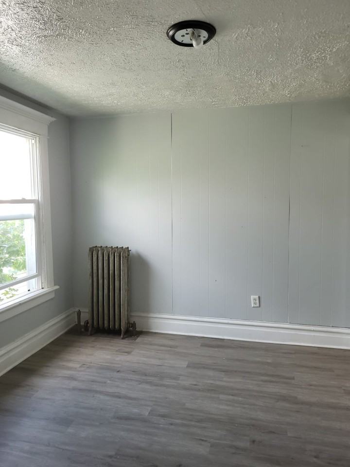 536 W Mishawaka Ave #1 - Photo 4 of 10