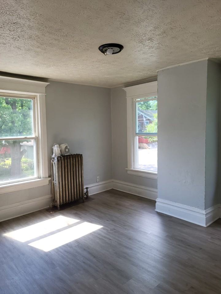 536 W Mishawaka Ave #1 - Photo 5 of 10