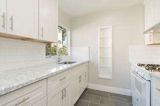 433 Adams St #2B - Photo 1 of 1