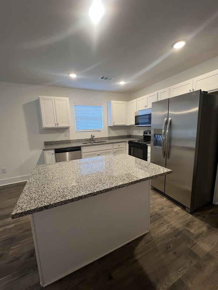 535 S Forest Ave #535 - Photo 4 of 16