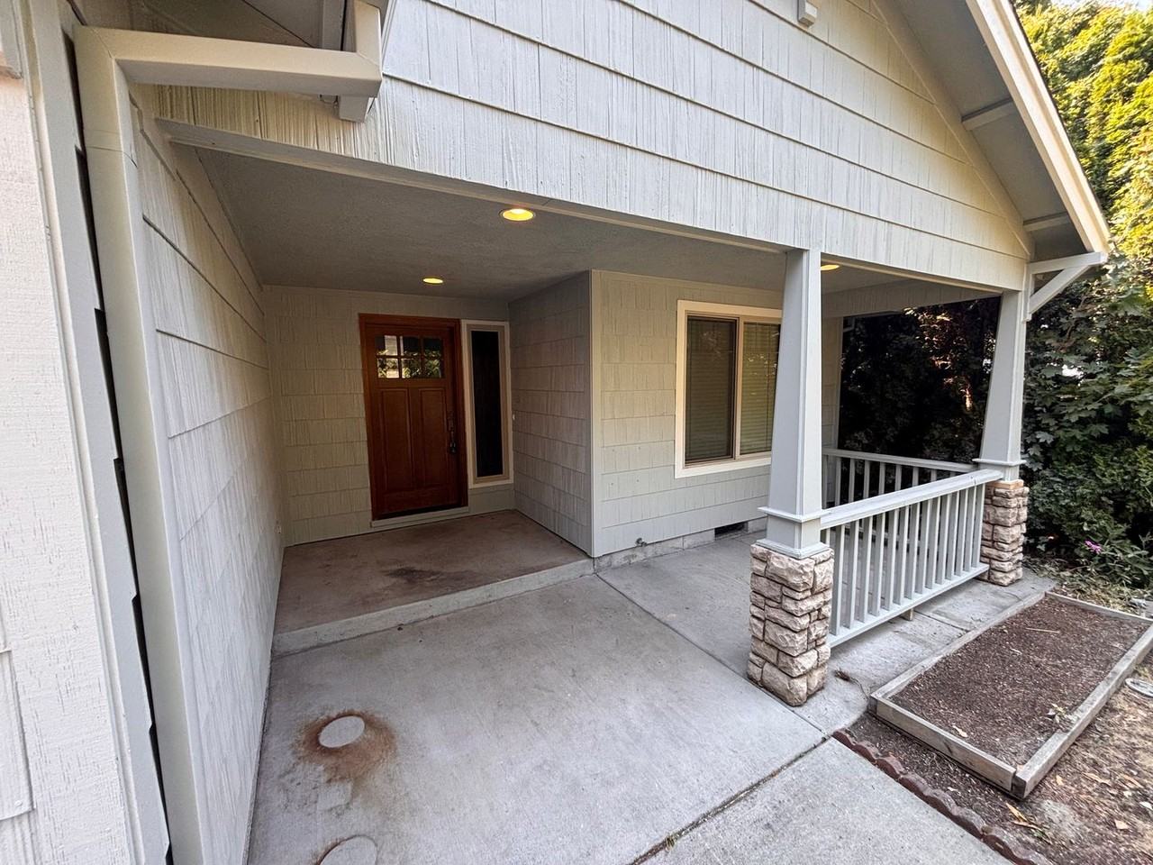 3052 Gary Dr - Photo 3 of 31