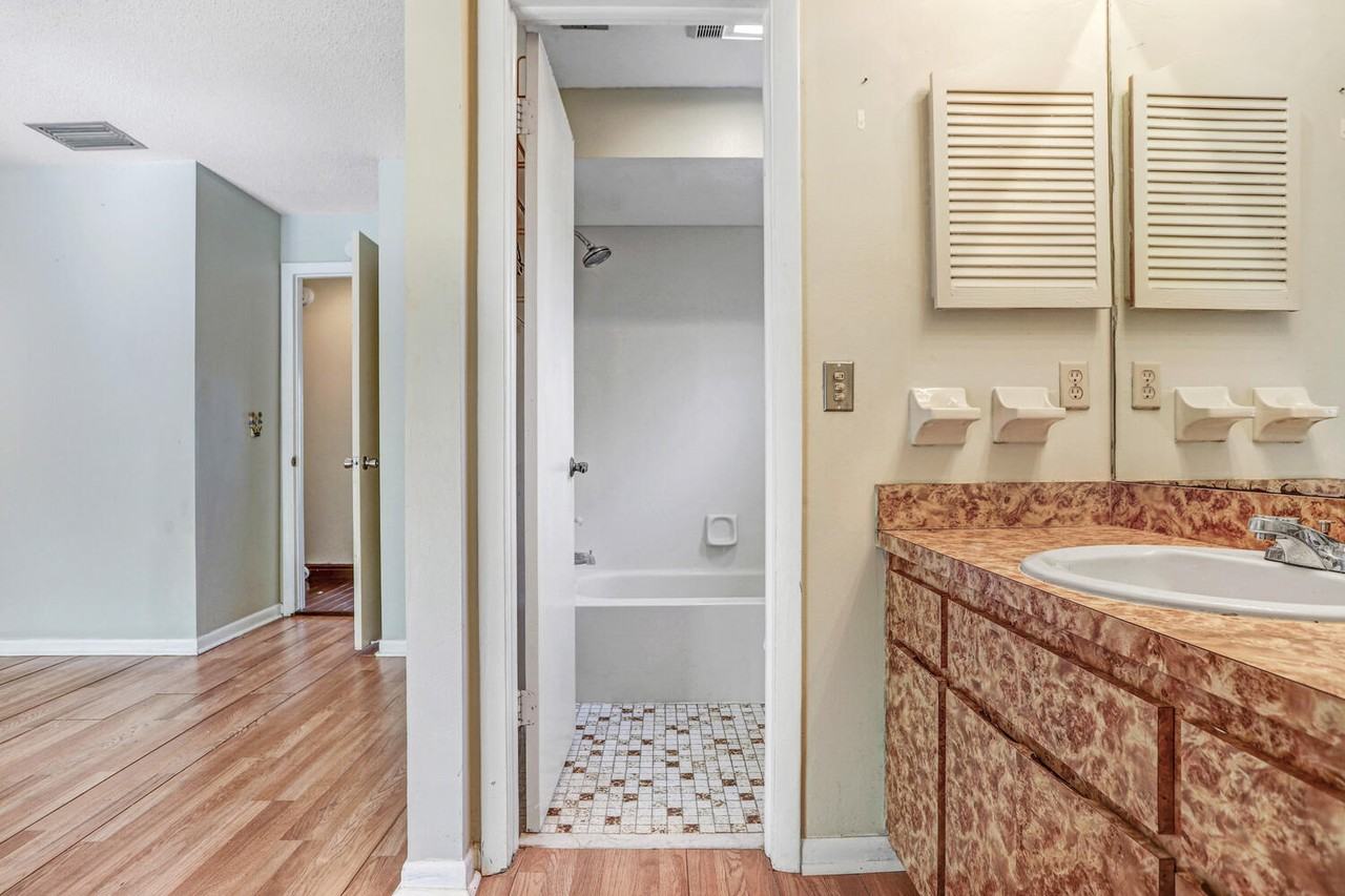4504 Stonehenge Rd #1 - Photo 7 of 9